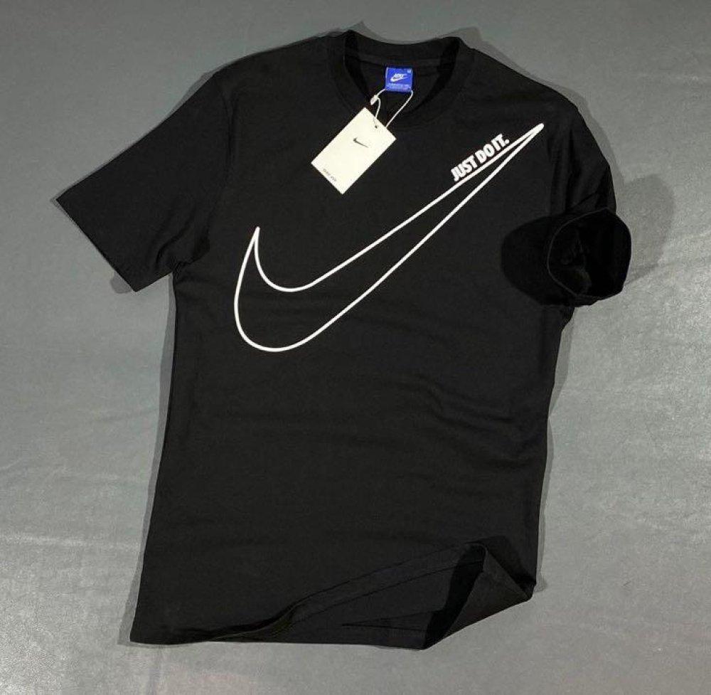 Nike Büyük Logolu Tshirt Siyah