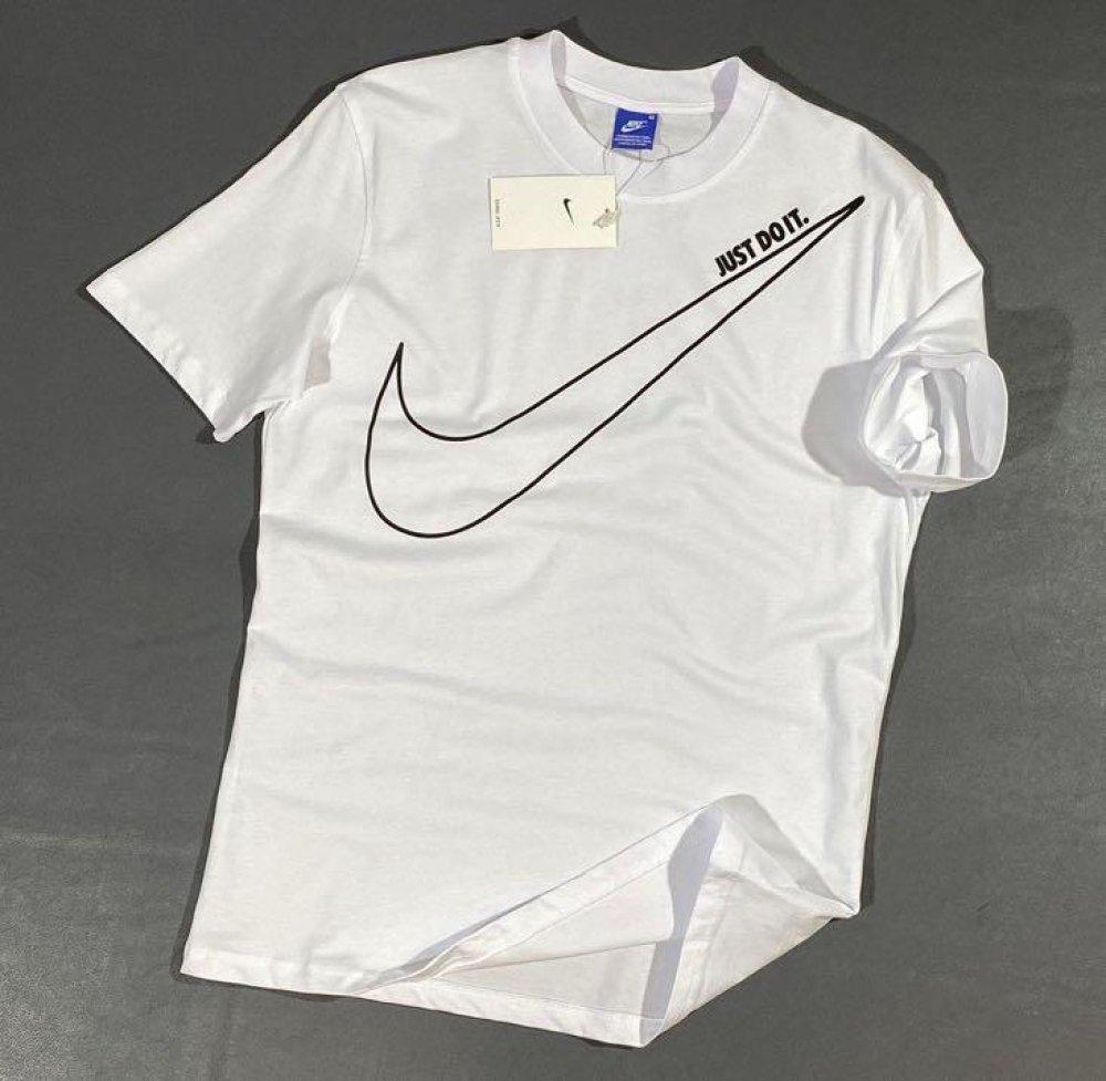 Nike Büyük Logolu Tshirt Beyaz