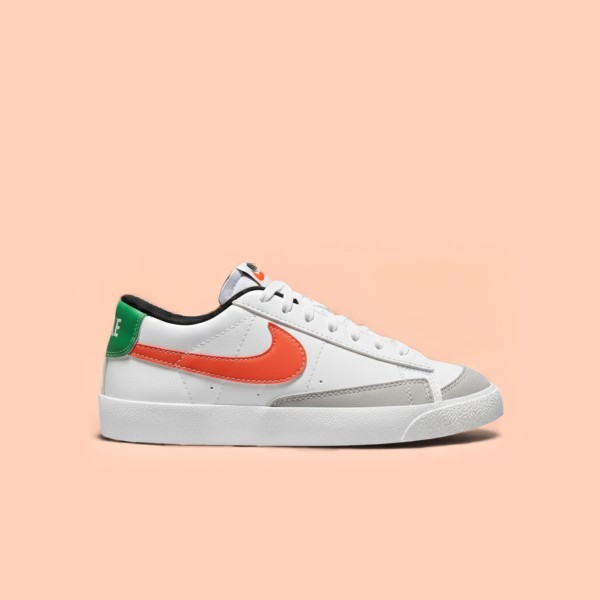 Nike Blazer Kısa Bağcık Beyaz Turuncu Nike Blazer Kısa Bağcık Beyaz Turuncu
