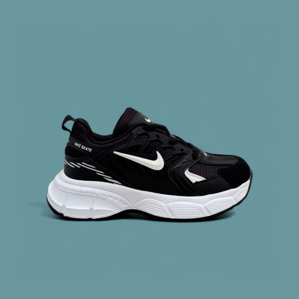 NIKE SKATE Siyah Beyaz NIKE SKATE Siyah Beyaz