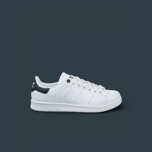 Outlet - Stansmith Beyaz Siyah Bağcıklı Outlet - Stansmith Beyaz Siyah Bağcıklı